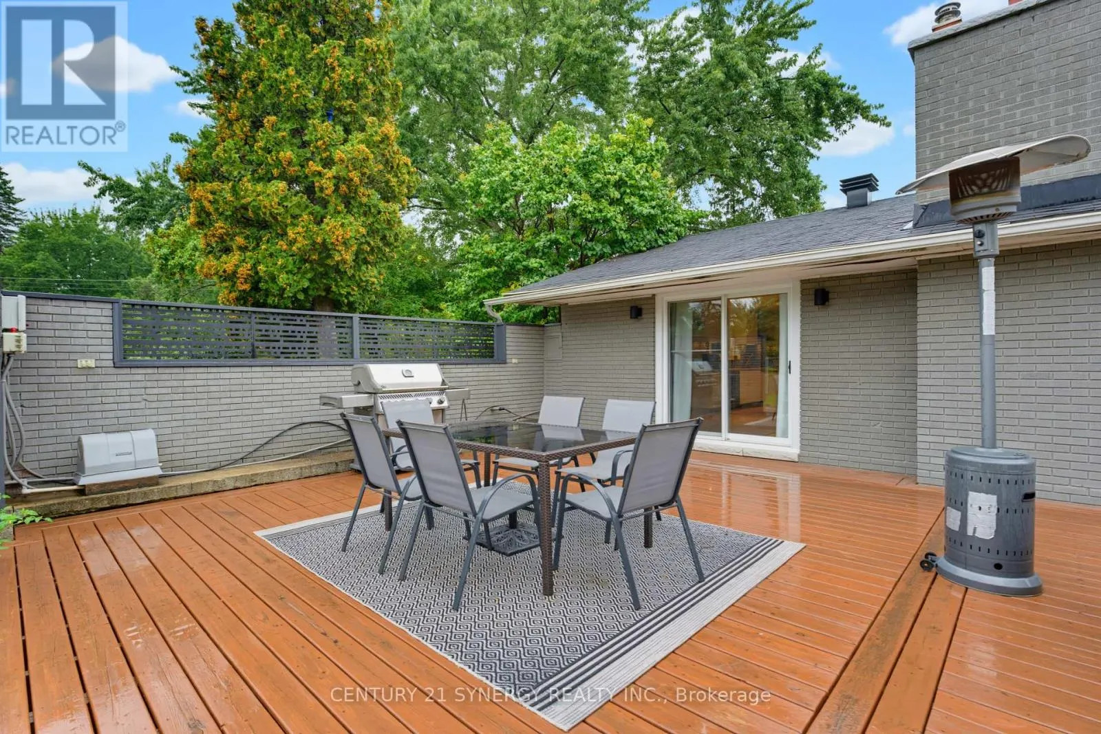 10 HONEY GABLES DRIVE