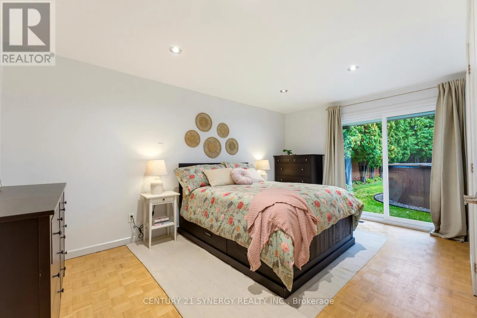 10 HONEY GABLES DRIVE