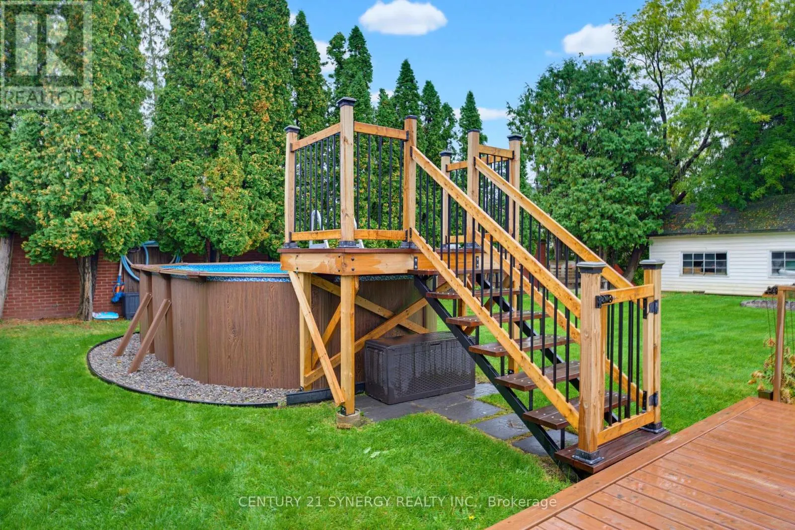 10 HONEY GABLES DRIVE