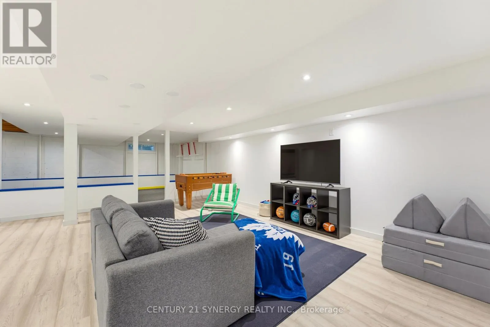 10 HONEY GABLES DRIVE