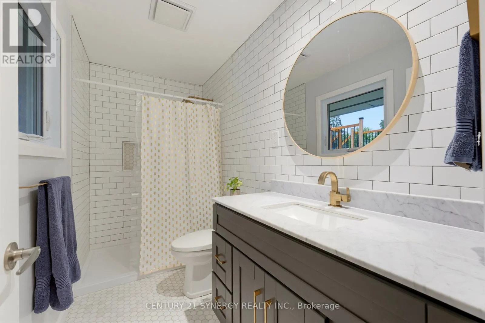 10 HONEY GABLES DRIVE