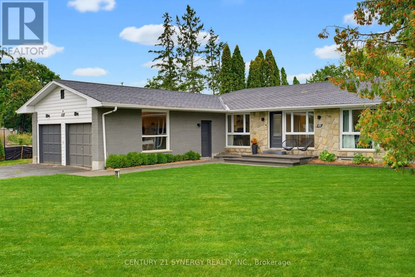 10 HONEY GABLES DRIVE
