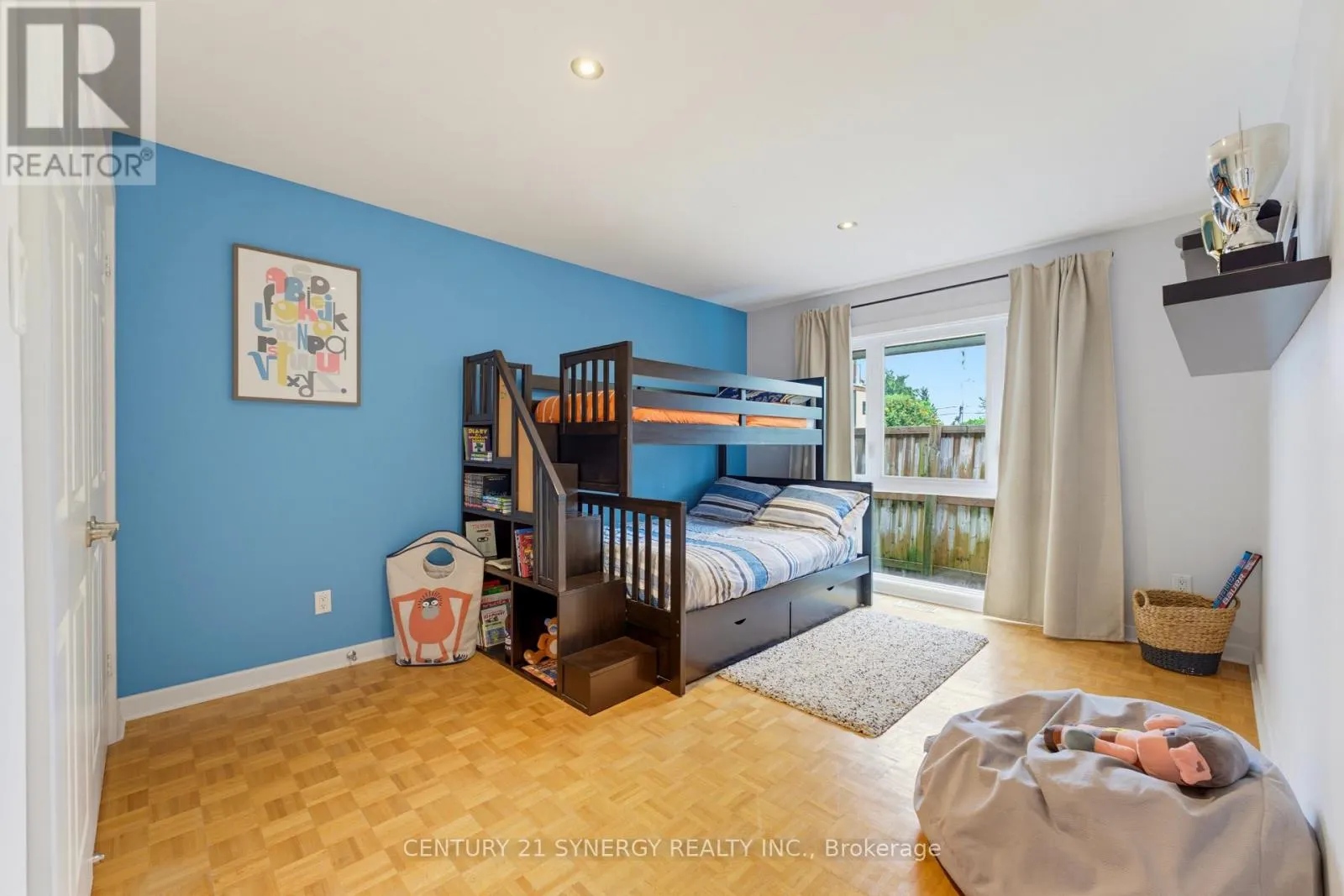 10 HONEY GABLES DRIVE