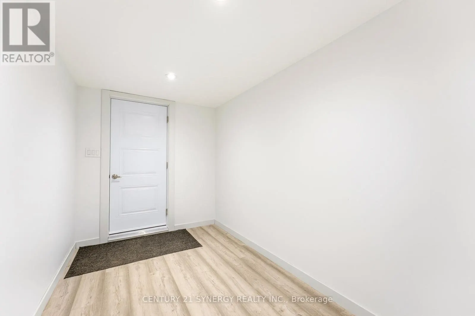 10 HONEY GABLES DRIVE