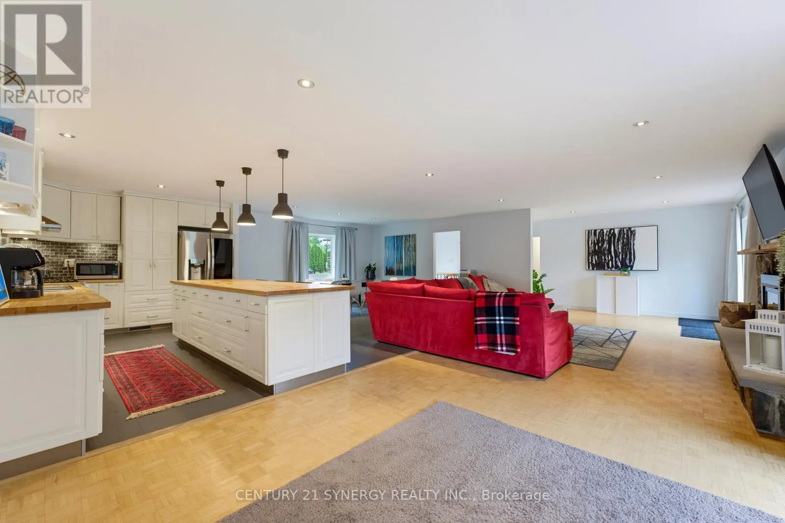 10 HONEY GABLES DRIVE