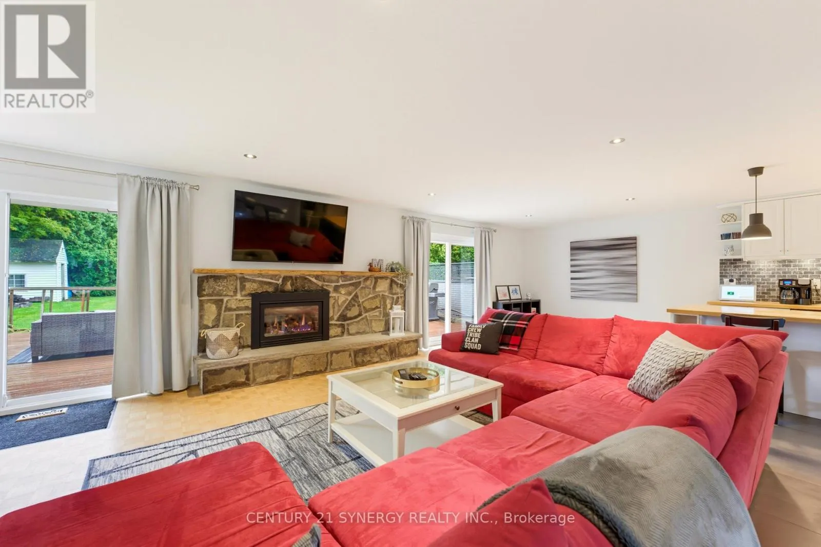 10 HONEY GABLES DRIVE