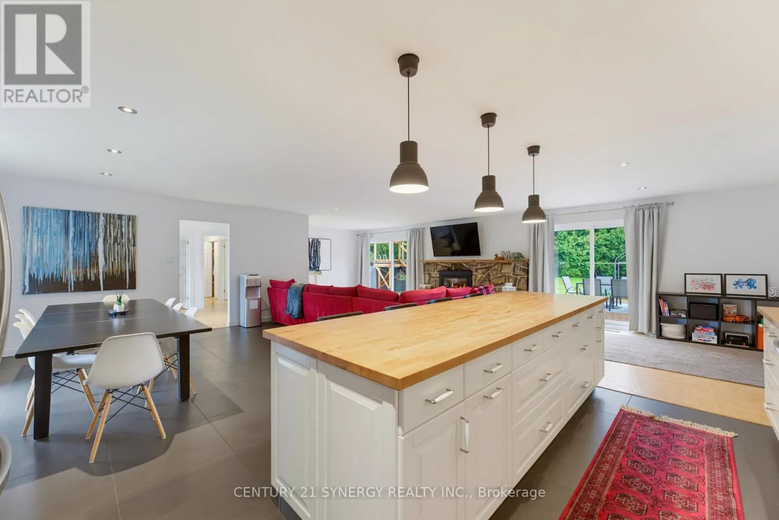 10 HONEY GABLES DRIVE