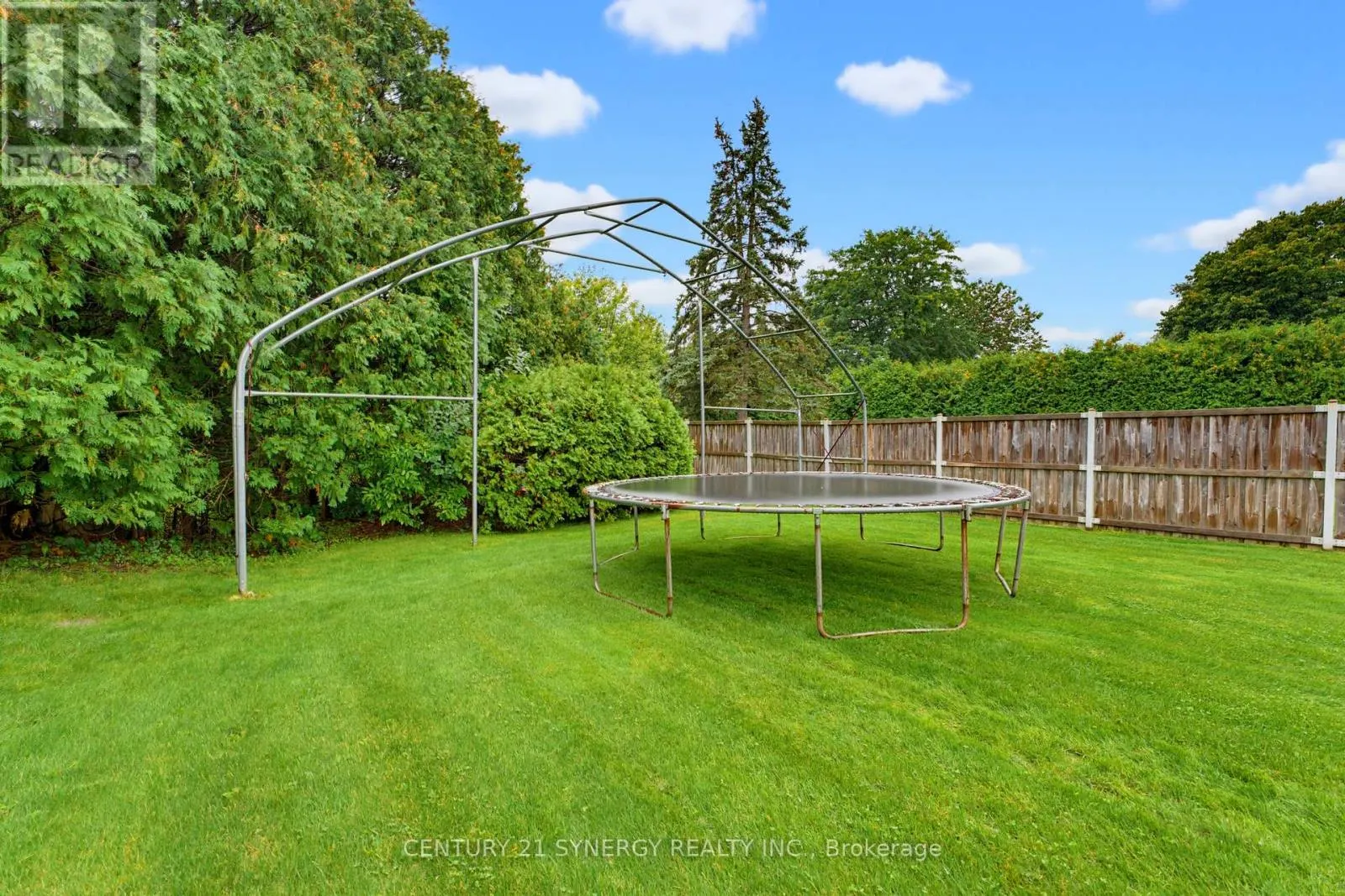 10 HONEY GABLES DRIVE