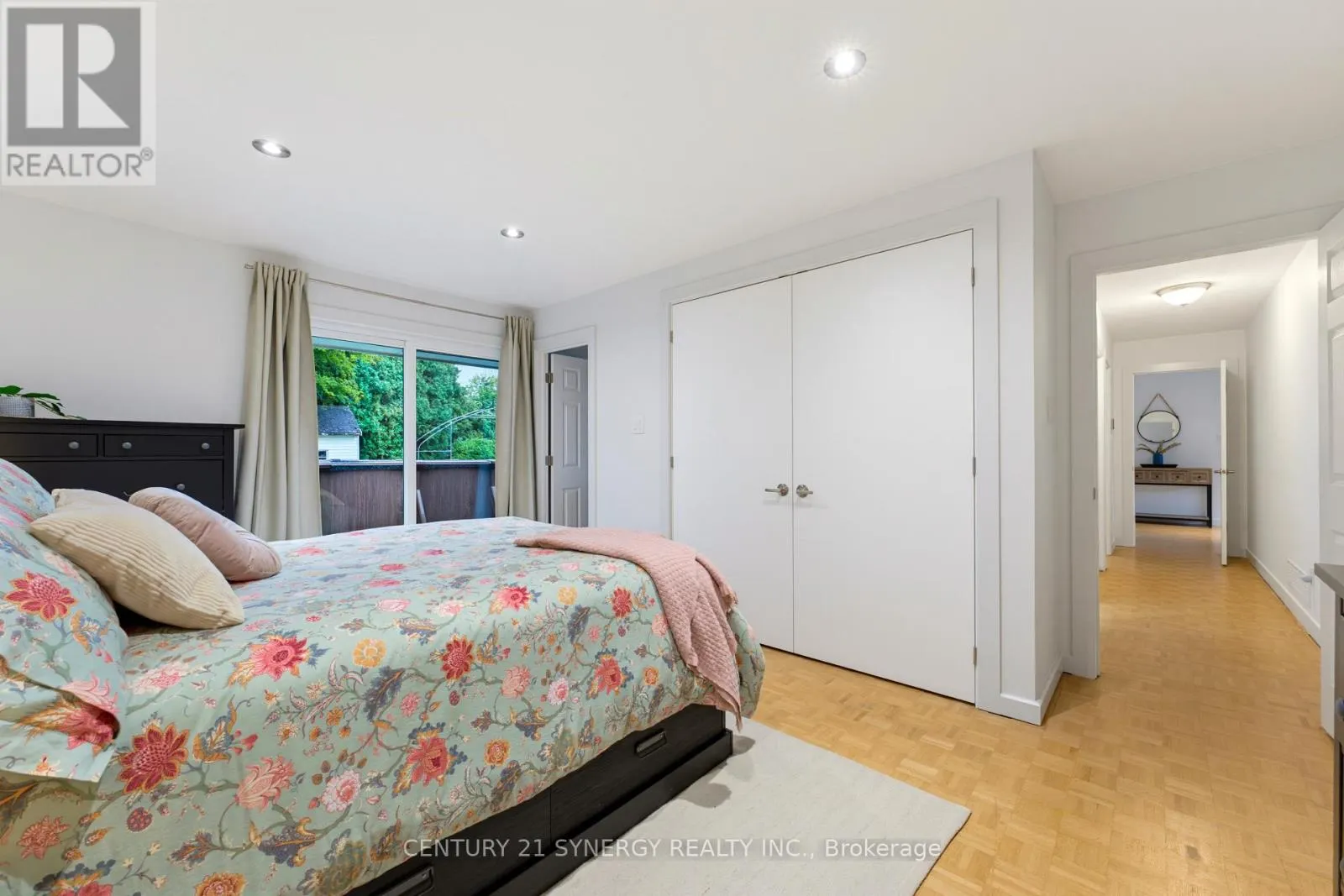 10 HONEY GABLES DRIVE
