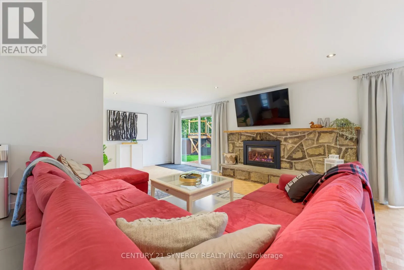 10 HONEY GABLES DRIVE