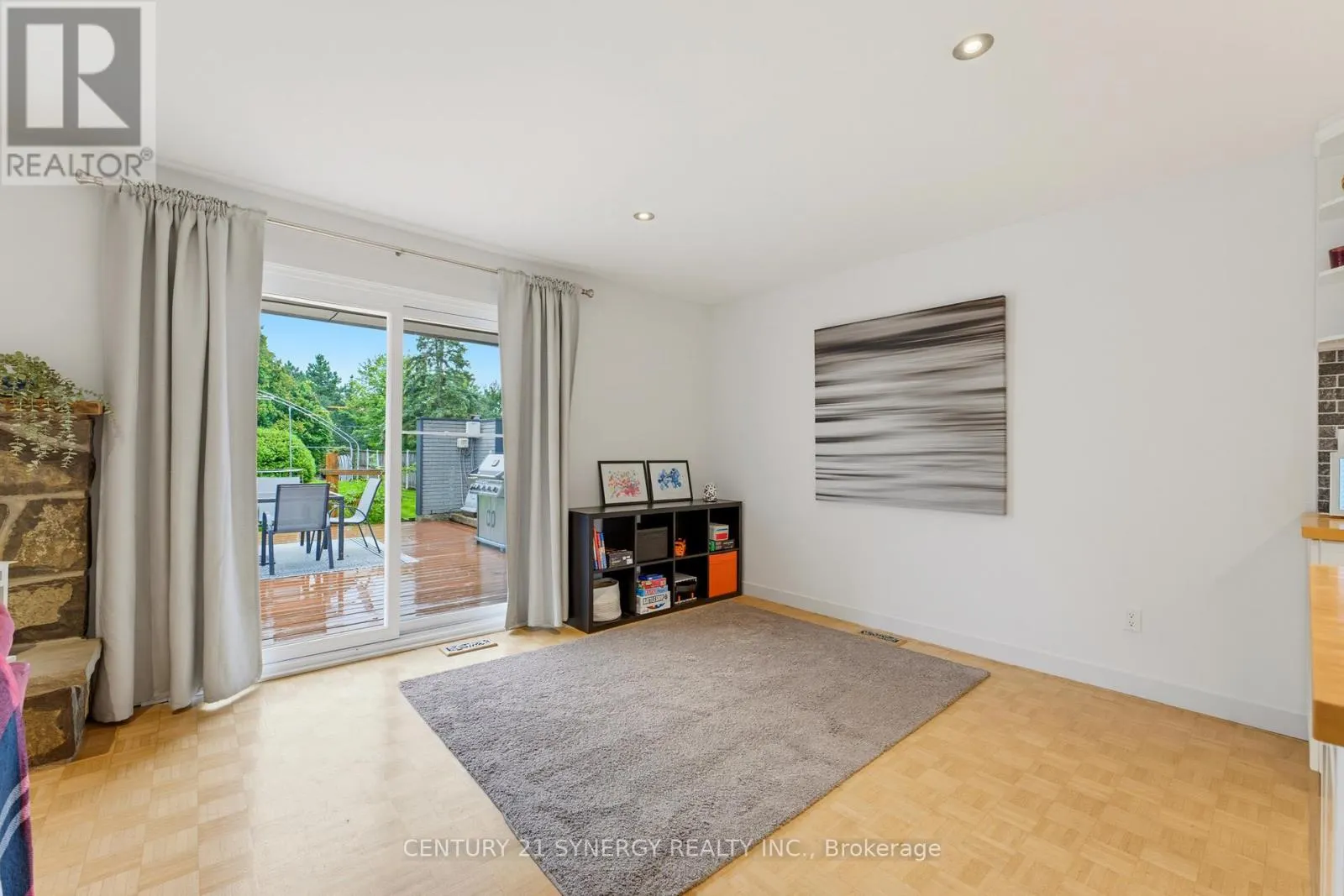 10 HONEY GABLES DRIVE