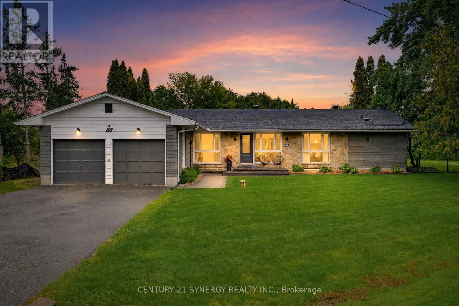 10 HONEY GABLES DRIVE