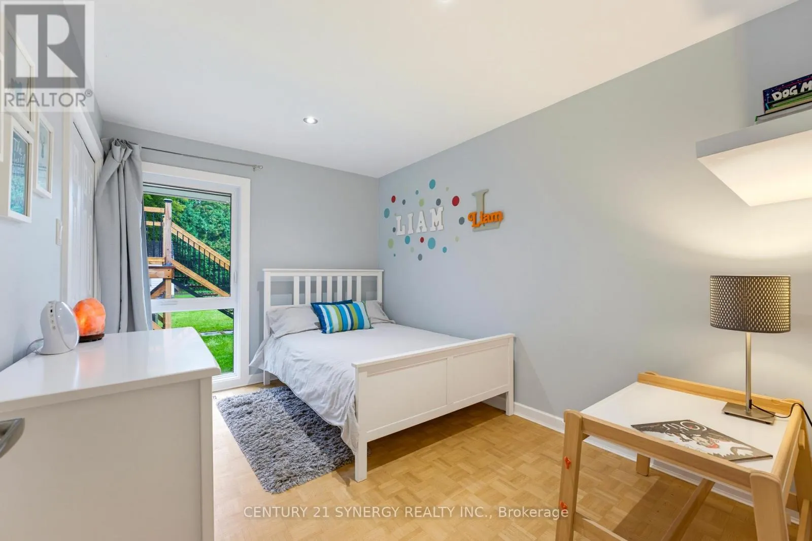 10 HONEY GABLES DRIVE
