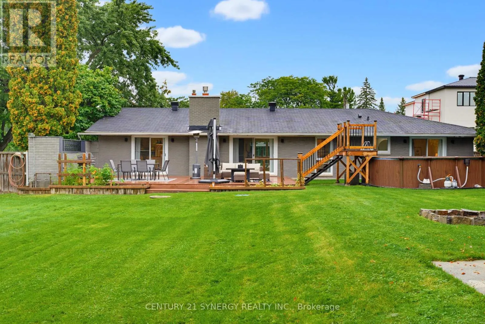 10 HONEY GABLES DRIVE