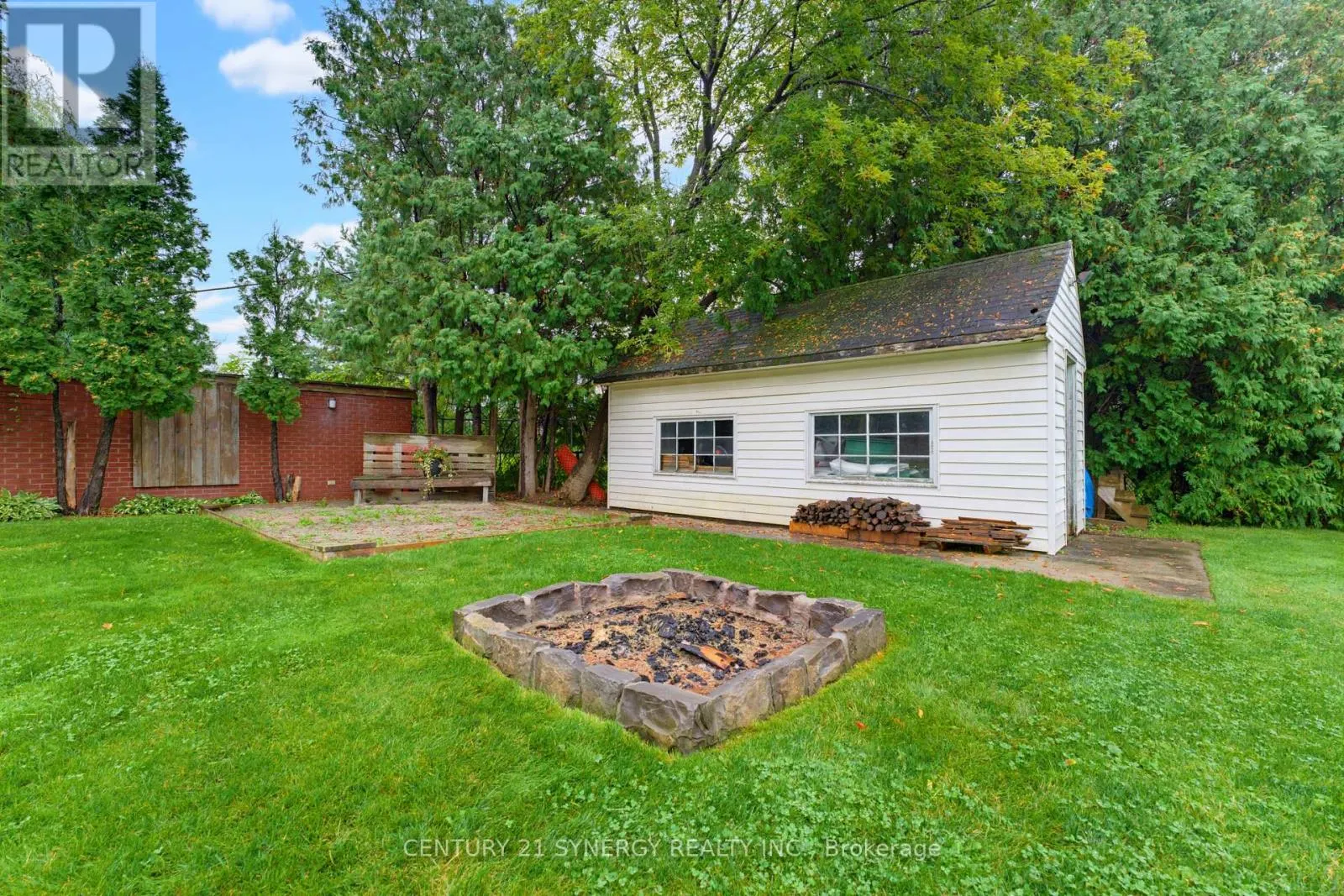 10 HONEY GABLES DRIVE