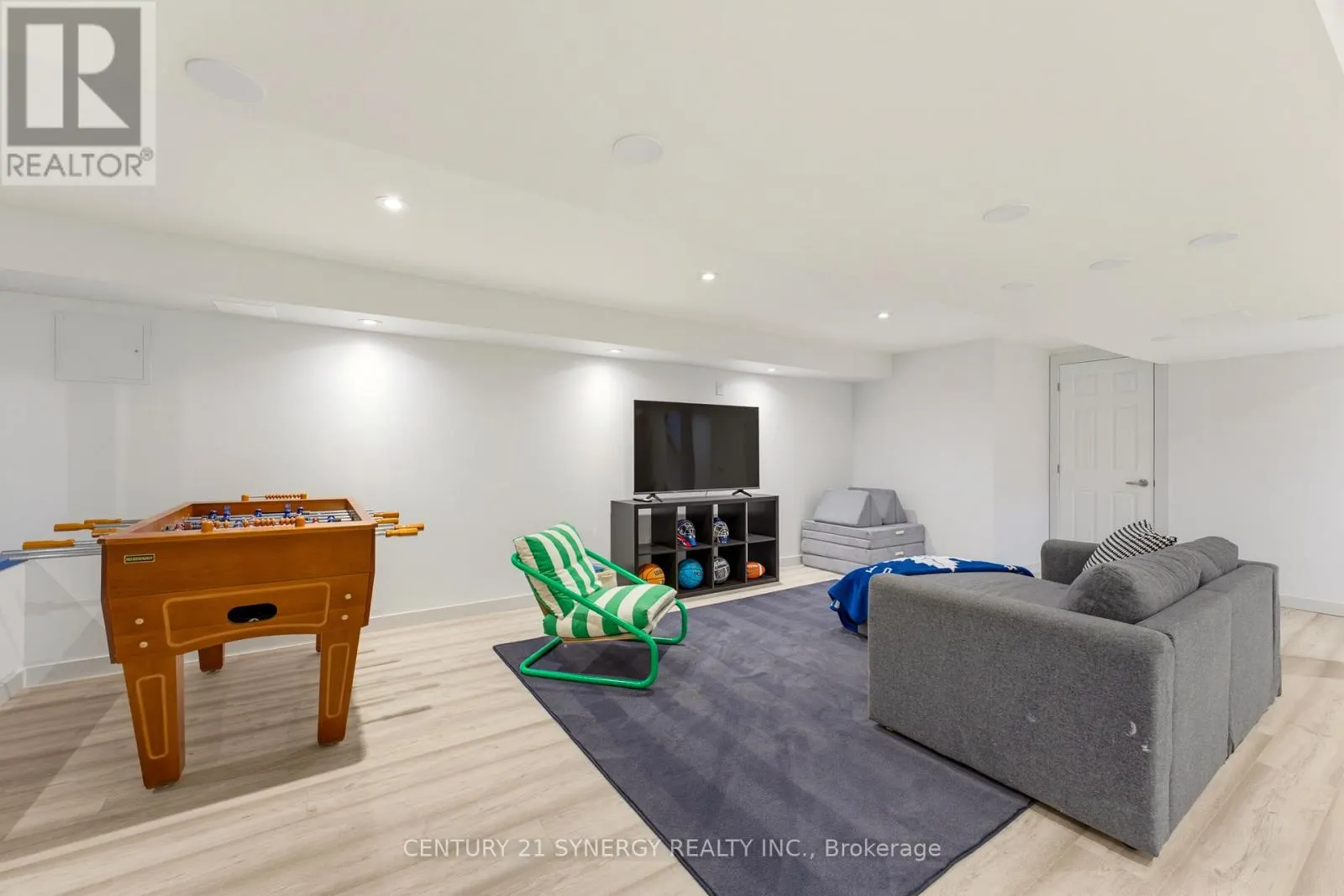 10 HONEY GABLES DRIVE