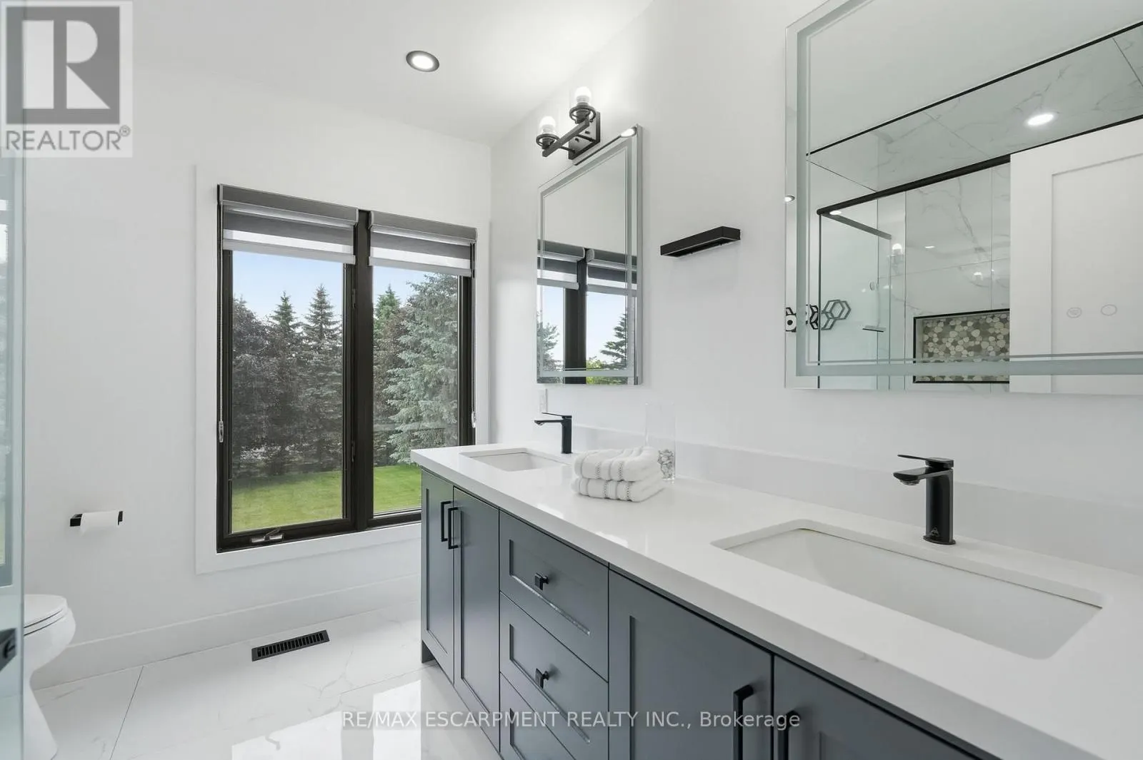 2 CURRIE DRIVE