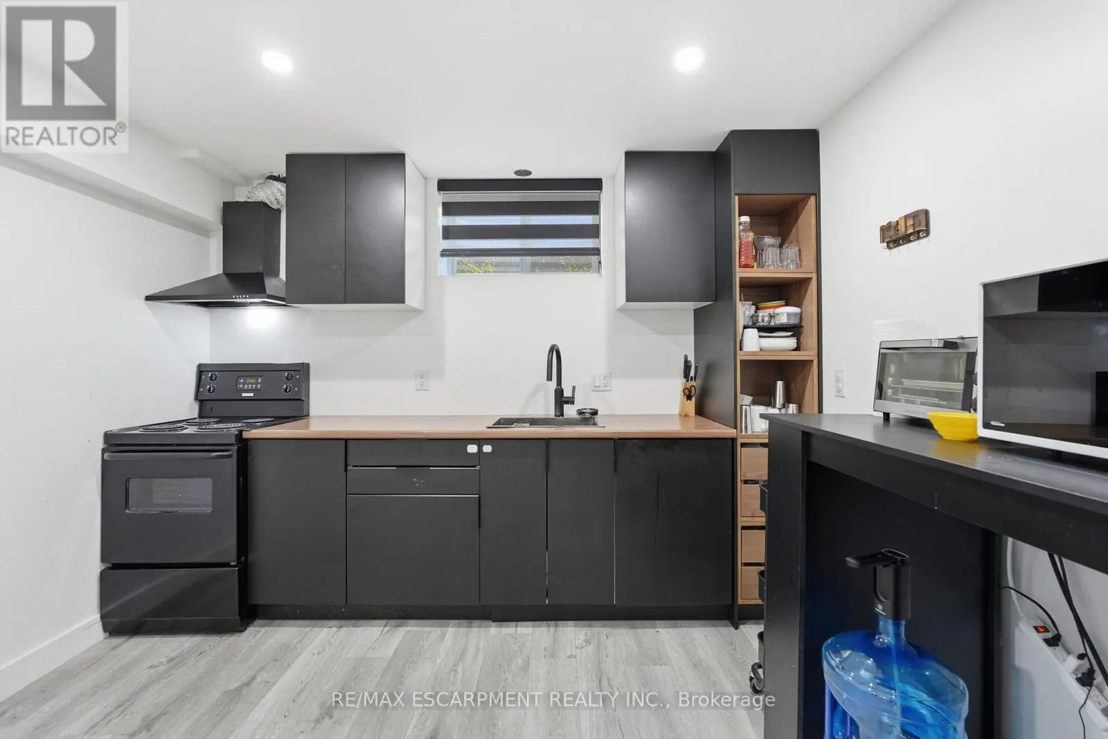 2 CURRIE DRIVE