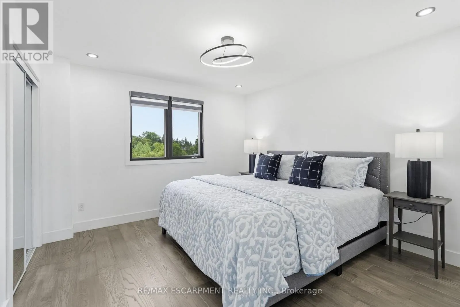 2 CURRIE DRIVE