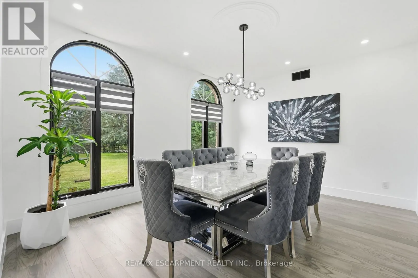 2 CURRIE DRIVE