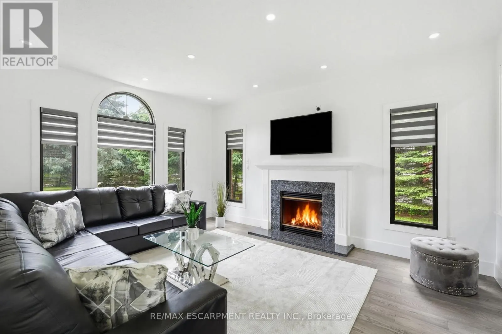 2 CURRIE DRIVE