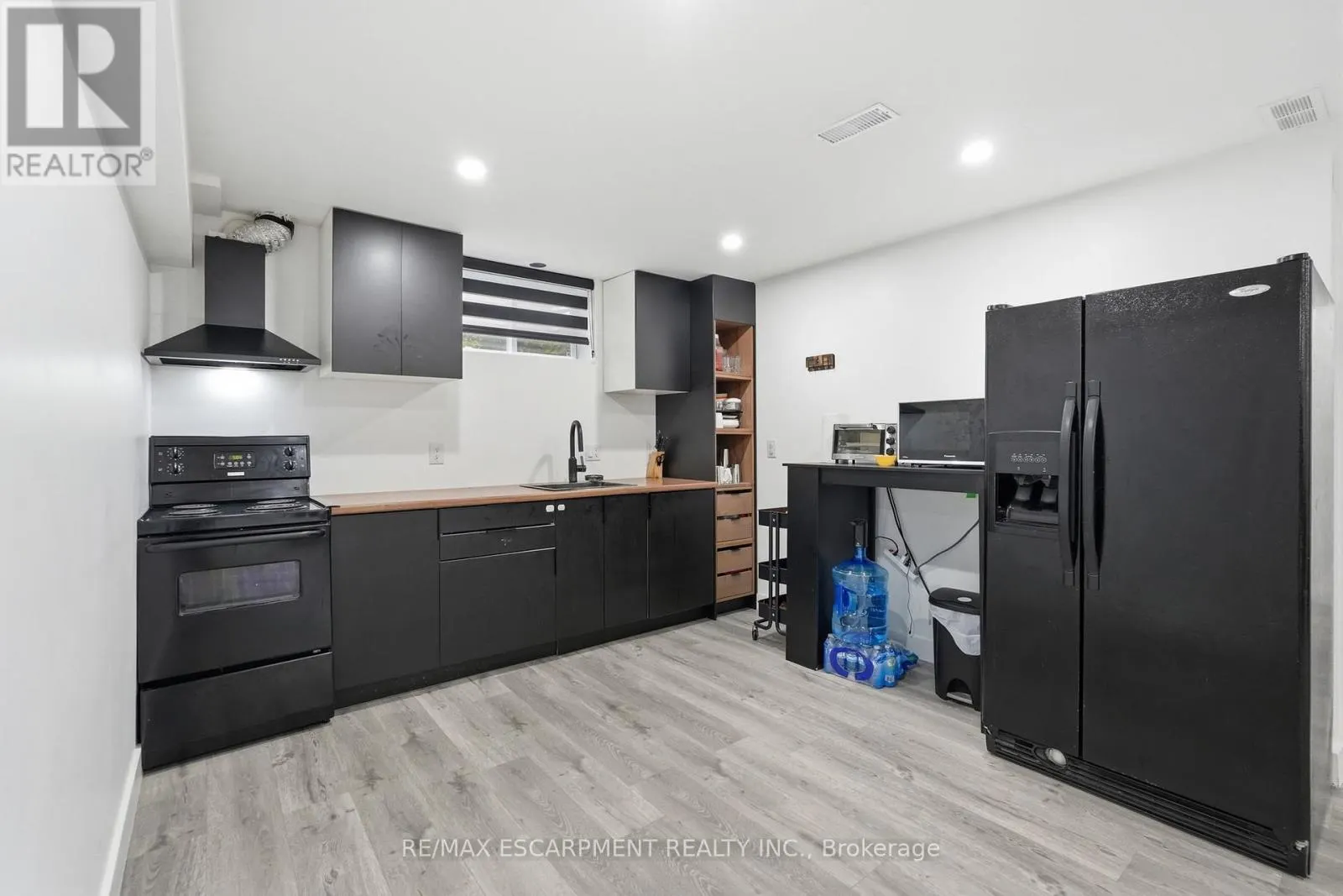 2 CURRIE DRIVE