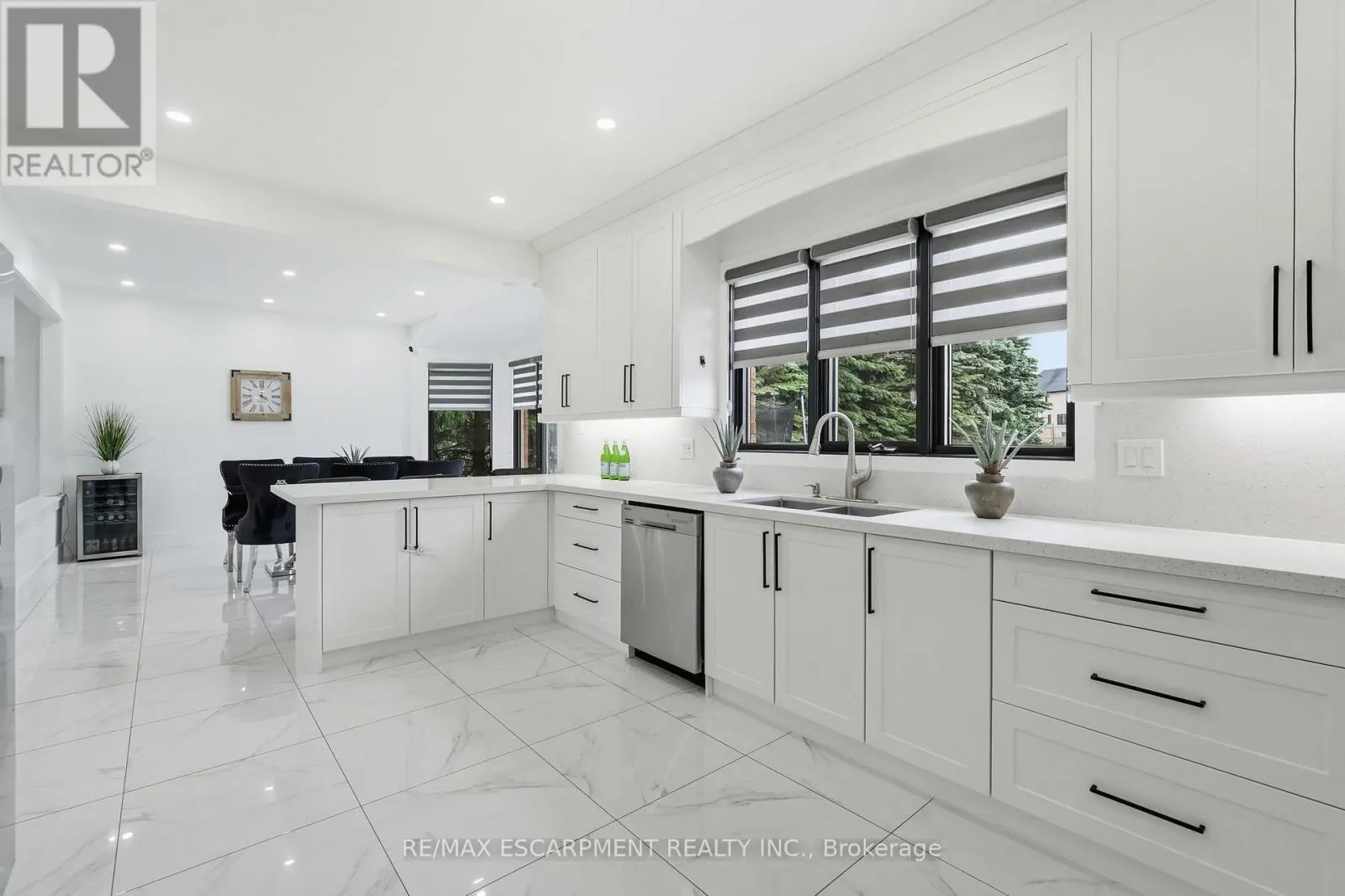 2 CURRIE DRIVE