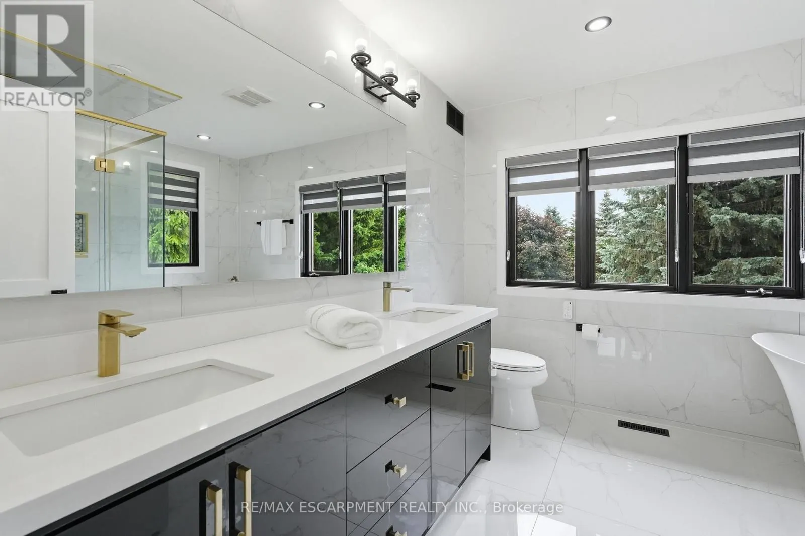 2 CURRIE DRIVE