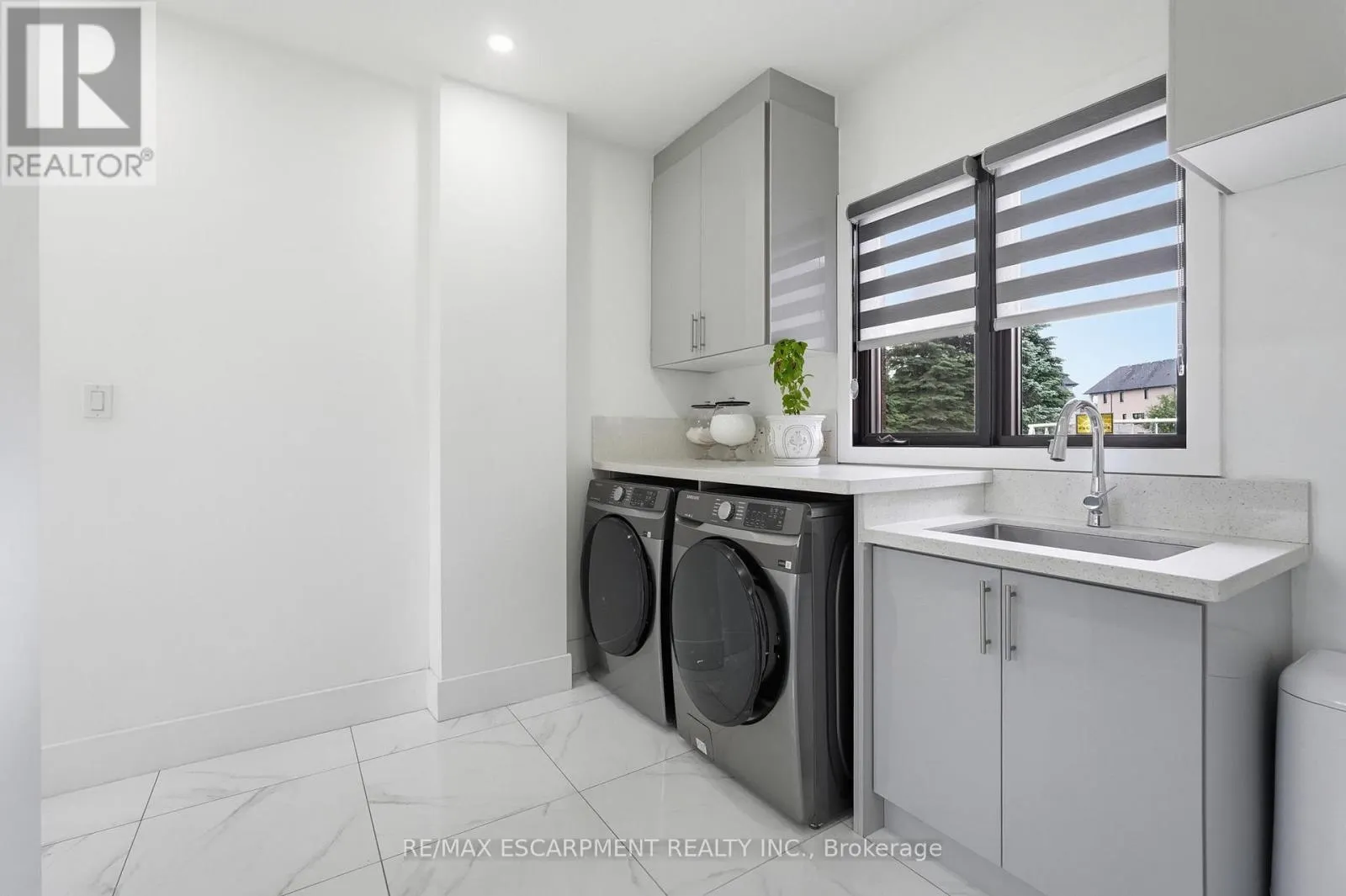 2 CURRIE DRIVE