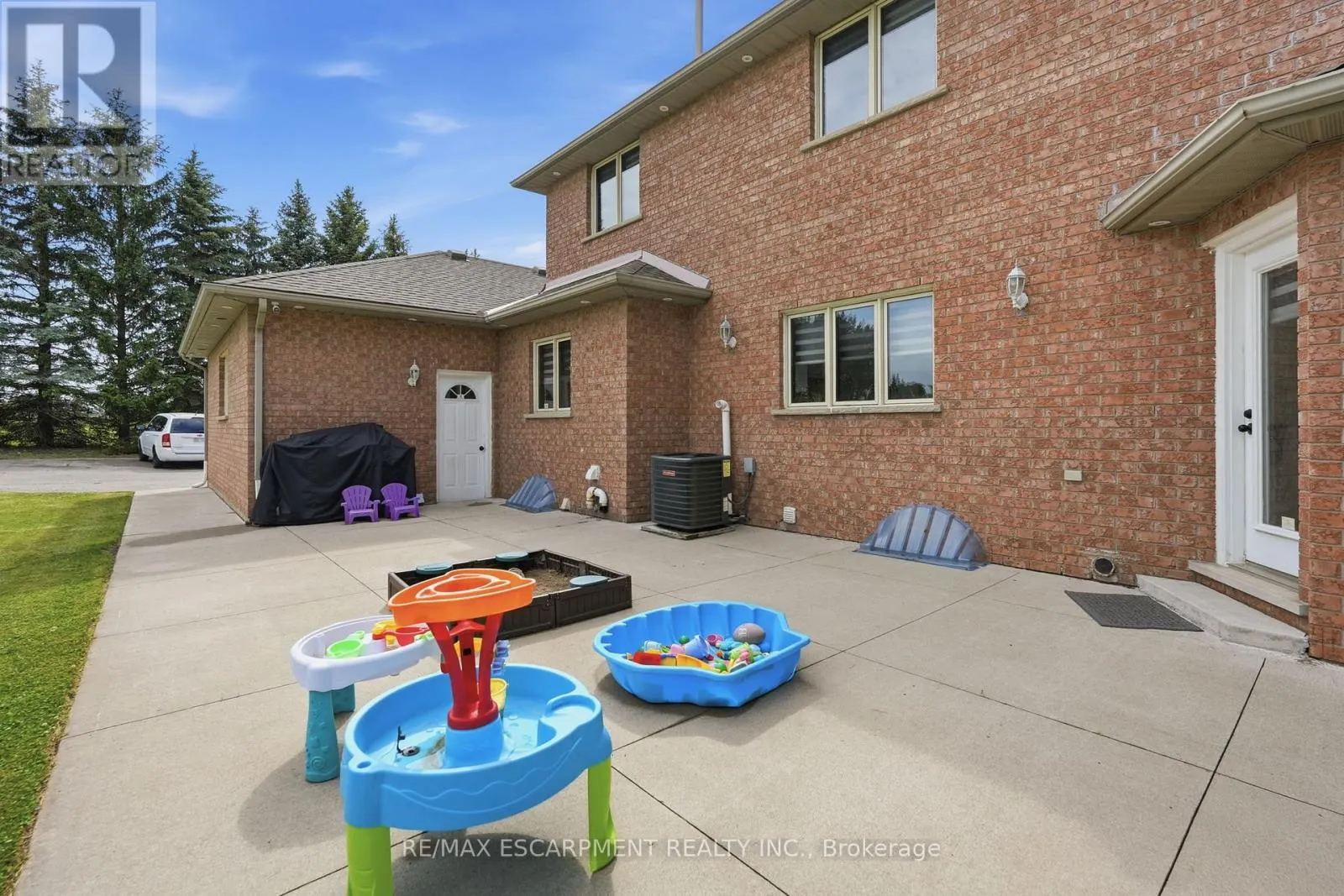 2 CURRIE DRIVE