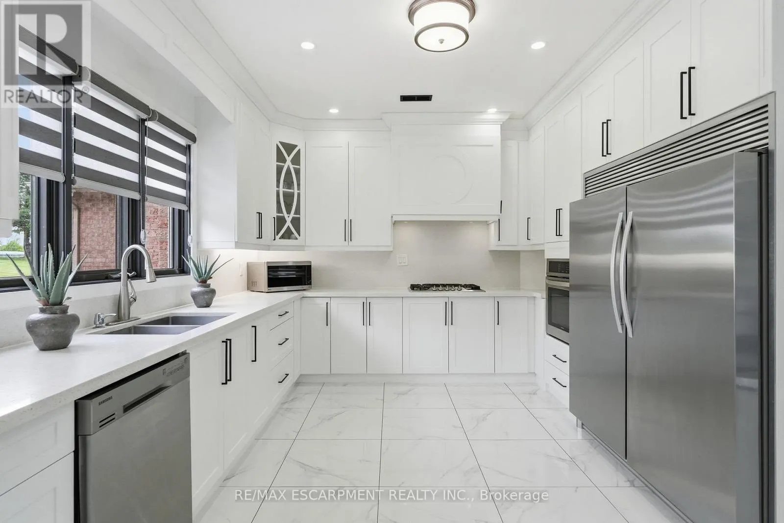 2 CURRIE DRIVE