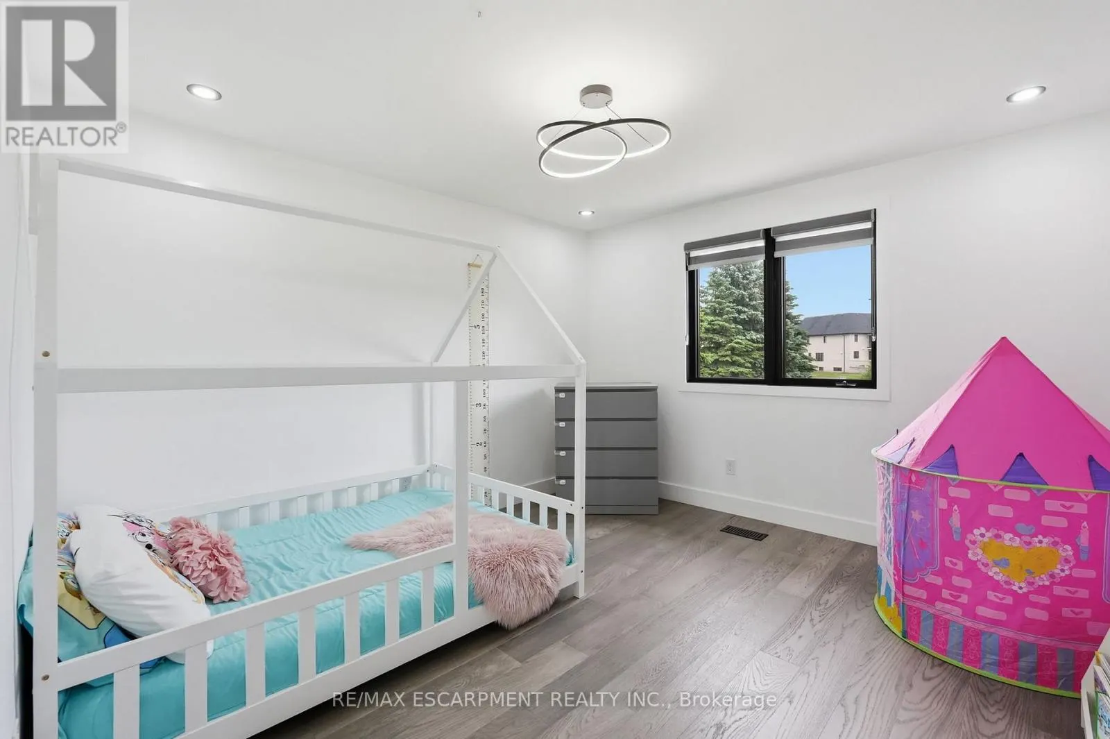 2 CURRIE DRIVE