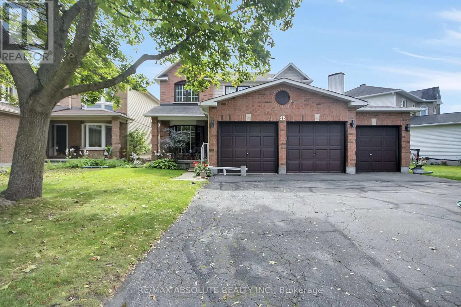 38 FORESTGLADE CRESCENT
