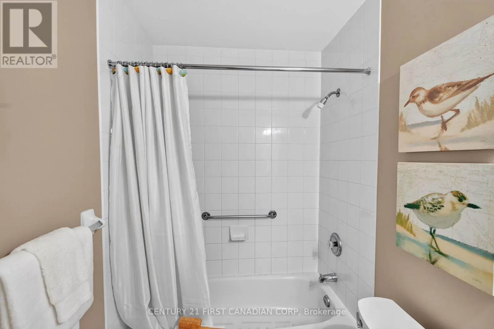 22 - 87 DONKER DRIVE #22