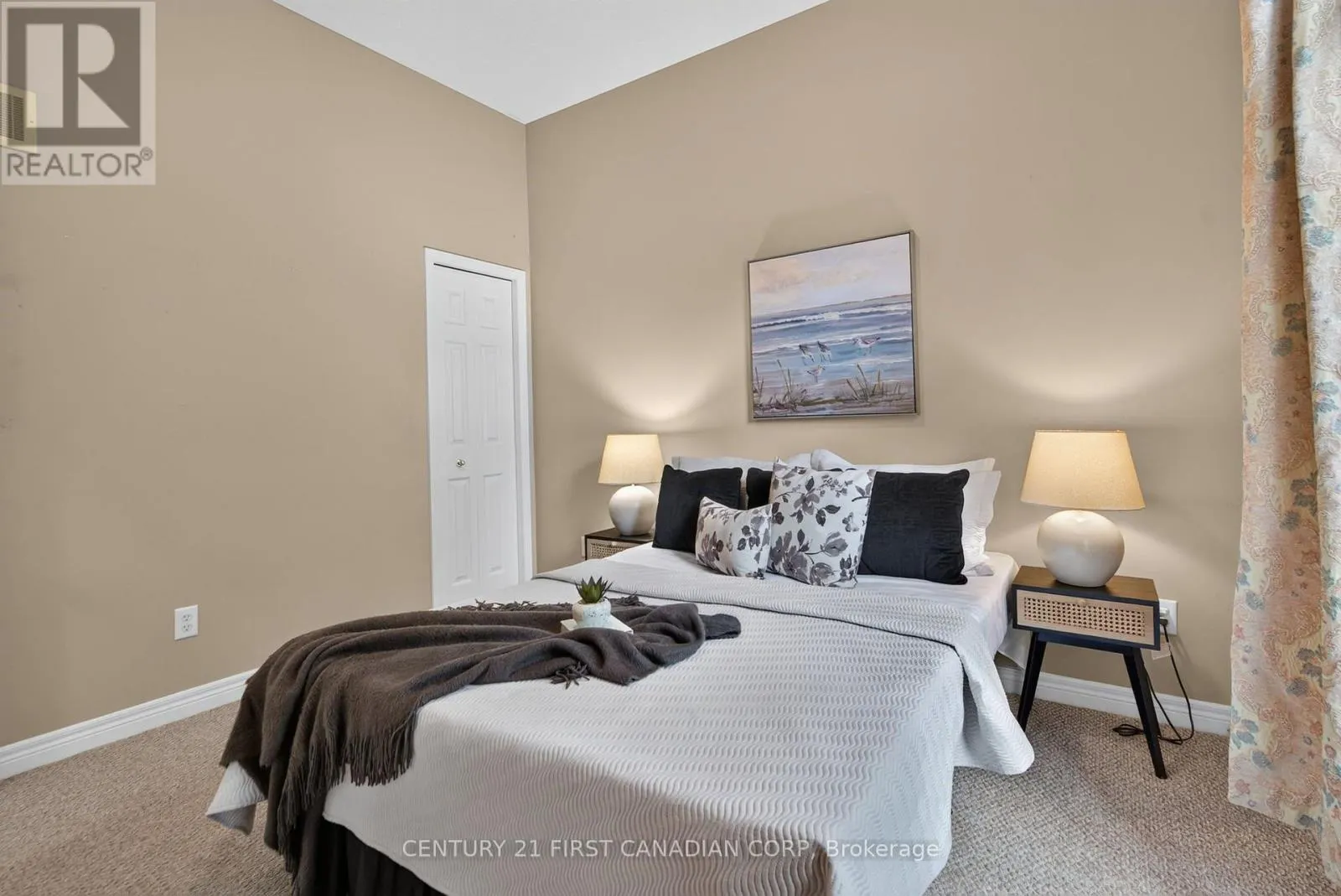 22 - 87 DONKER DRIVE #22