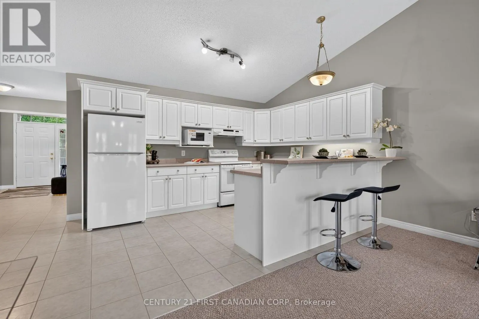 22 - 87 DONKER DRIVE #22