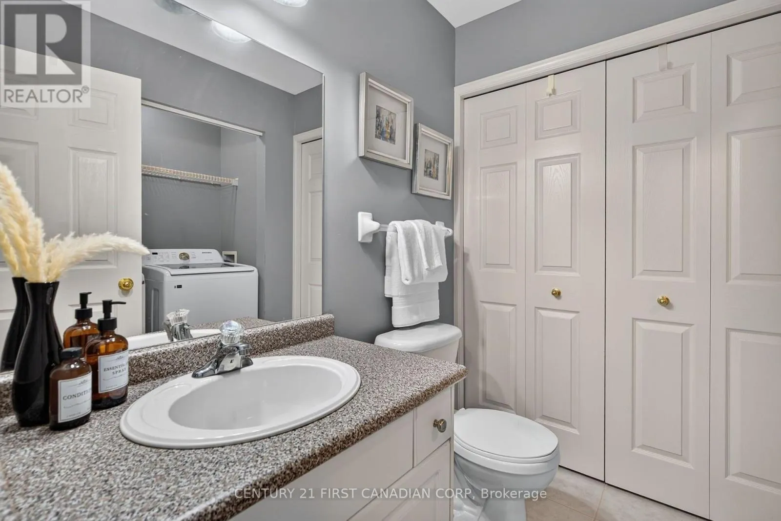 22 - 87 DONKER DRIVE #22