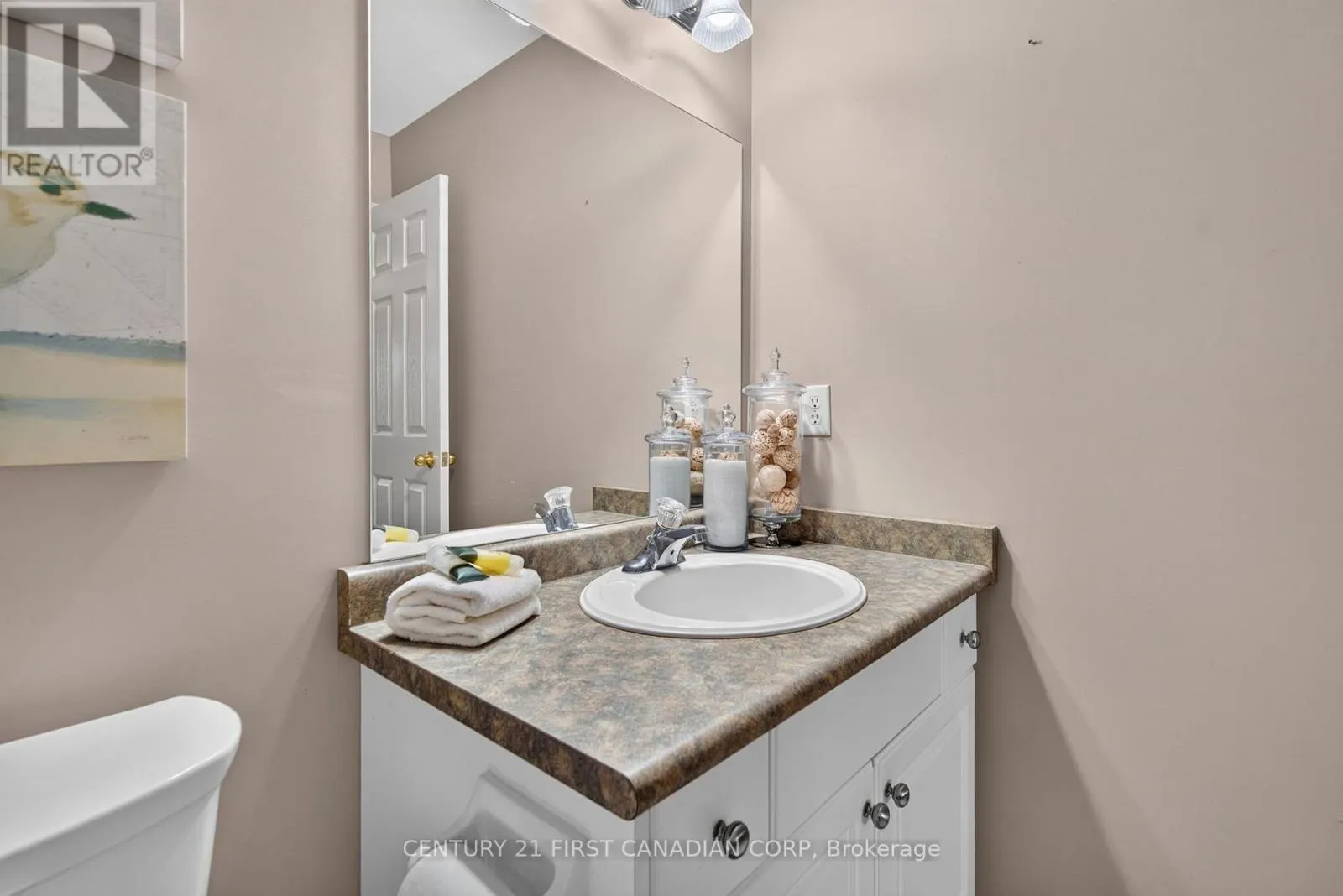 22 - 87 DONKER DRIVE #22