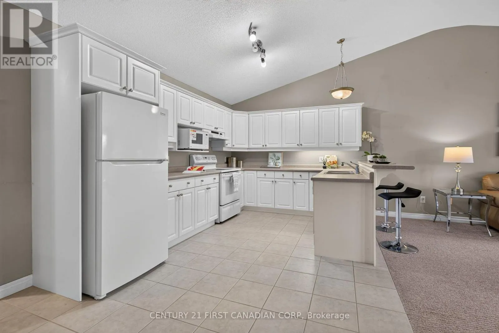 22 - 87 DONKER DRIVE #22