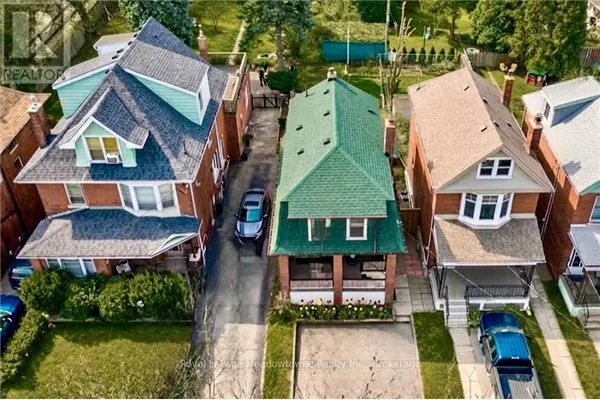 216 MAPLEWOOD AVENUE