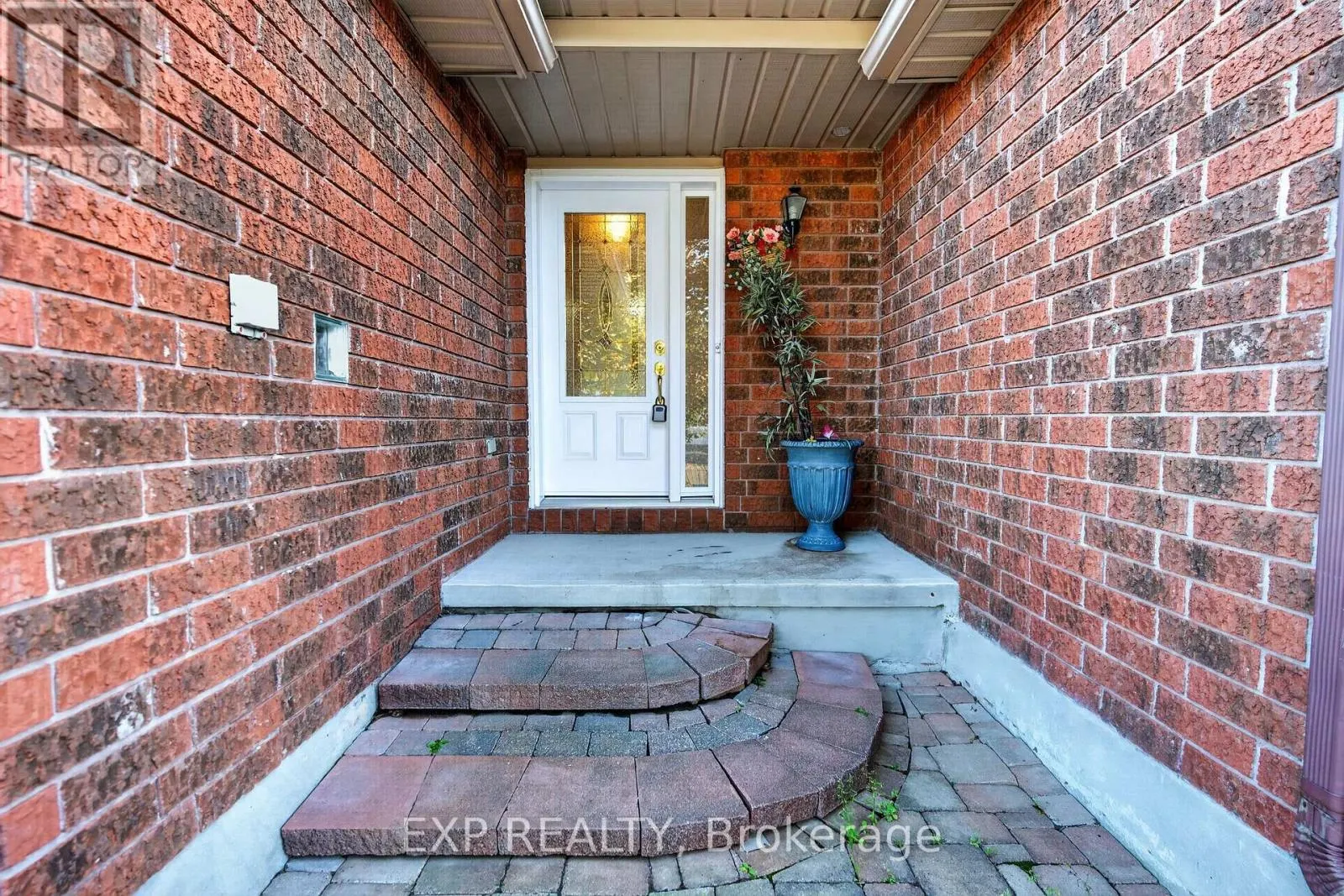 185 HUNTERSWOOD CRESCENT