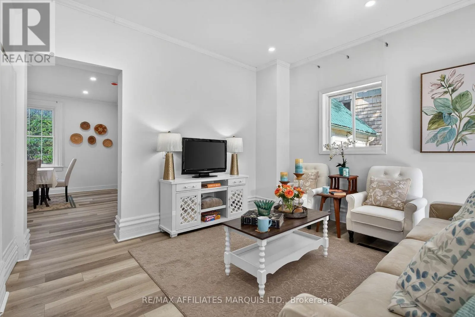 326 THIRD STREET E