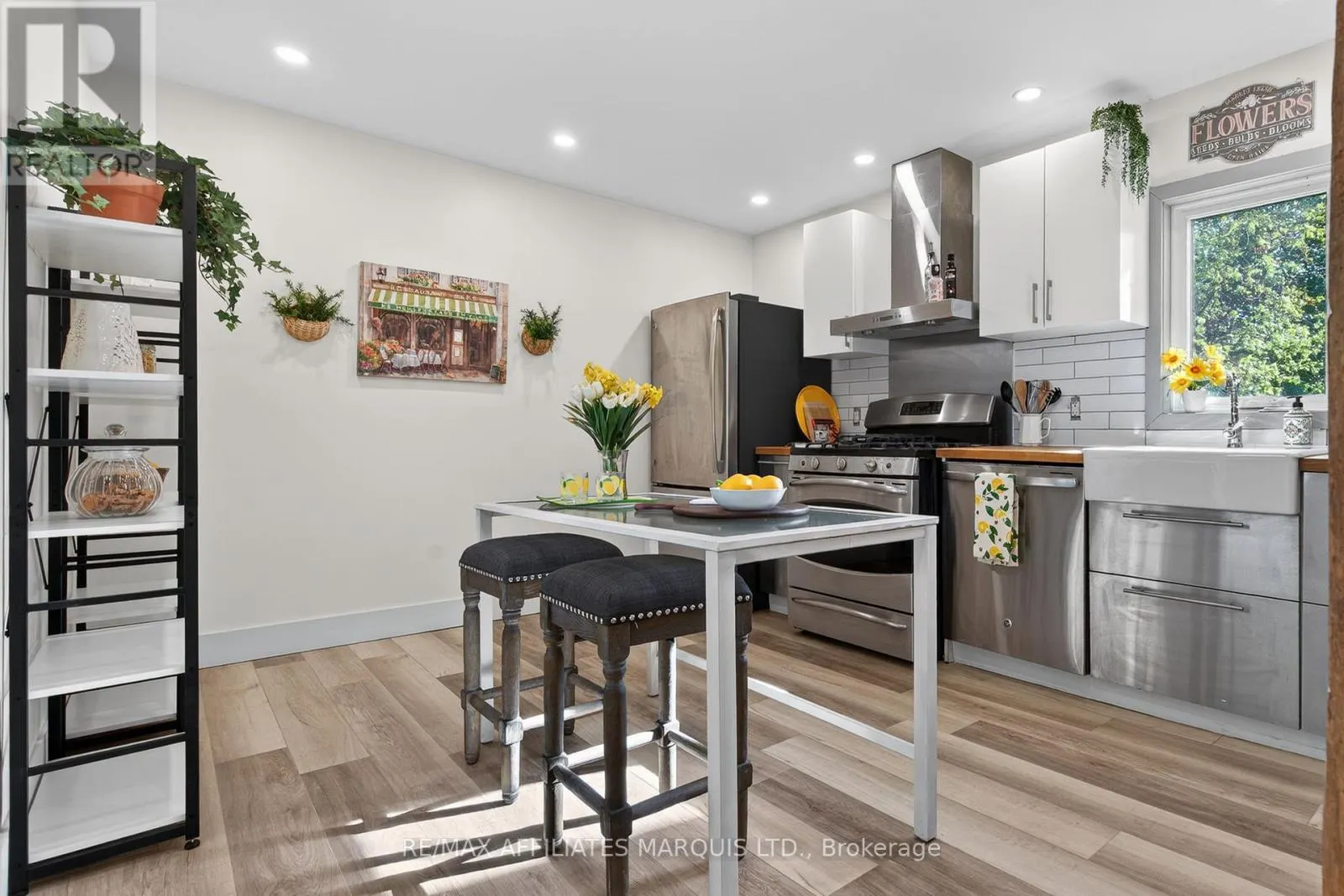326 THIRD STREET E