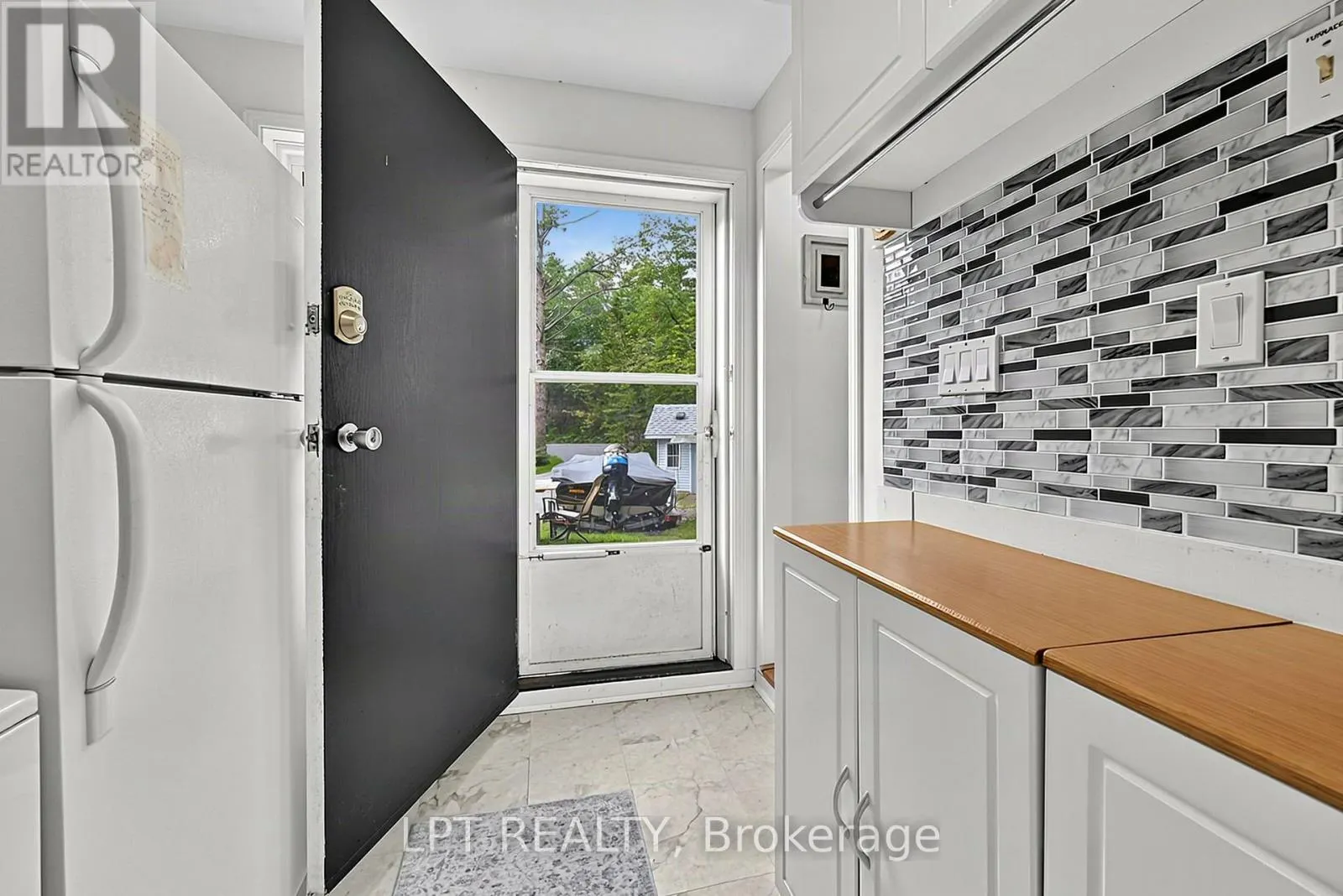 5 PINETREE ROAD