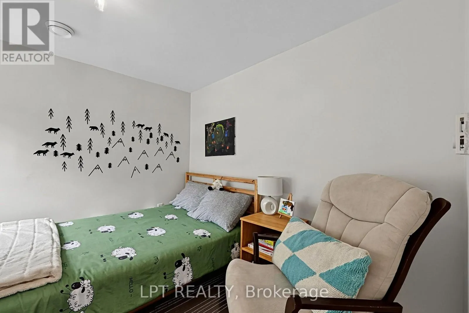 5 PINETREE ROAD