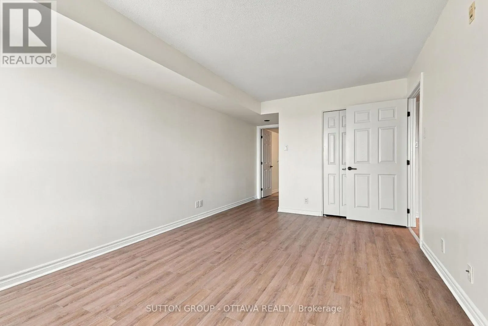 802 - 120 GRANT CARMAN DRIVE