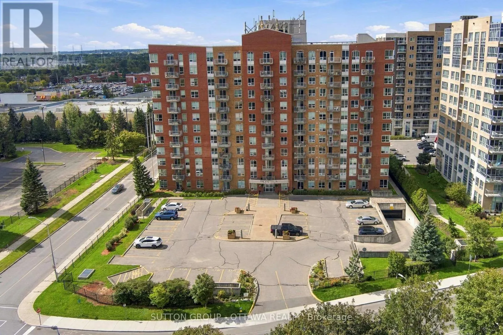 802 - 120 GRANT CARMAN DRIVE