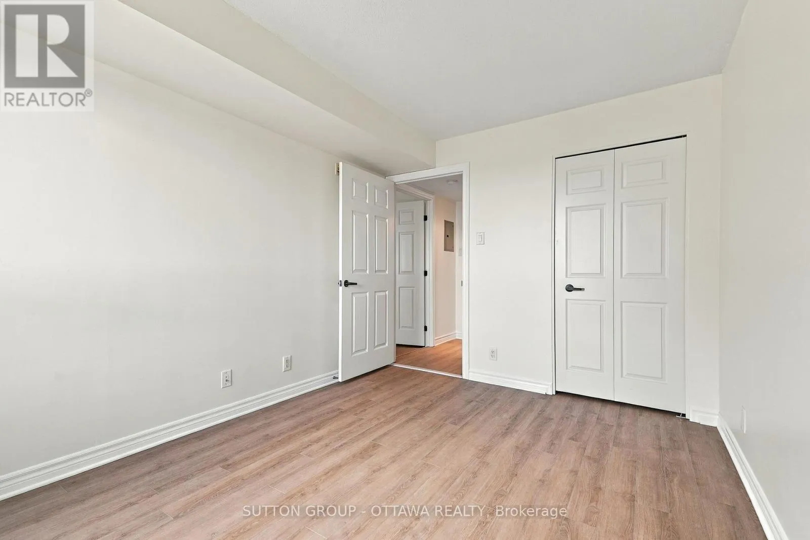 802 - 120 GRANT CARMAN DRIVE