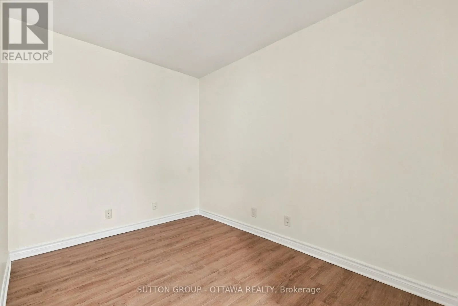 802 - 120 GRANT CARMAN DRIVE