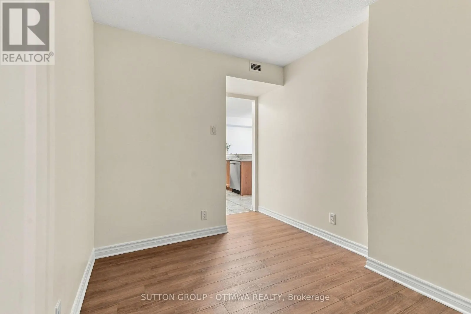 802 - 120 GRANT CARMAN DRIVE